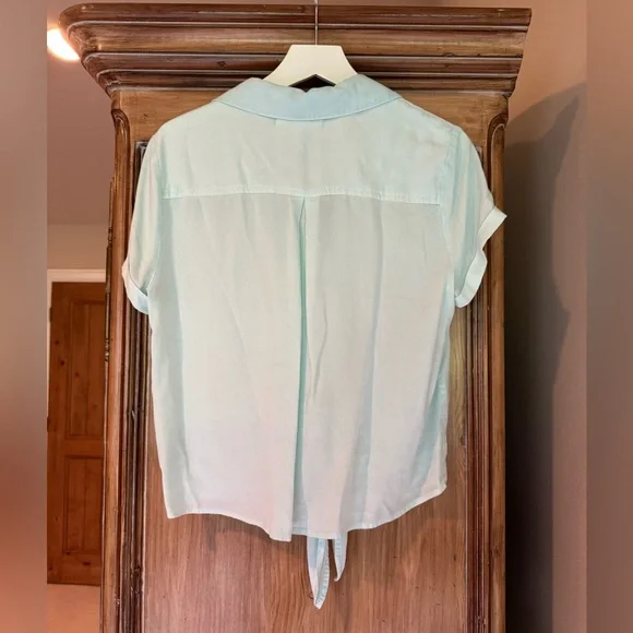 Cloth & Stone Tie-Front Buttondown size M - Picture 2 of 5